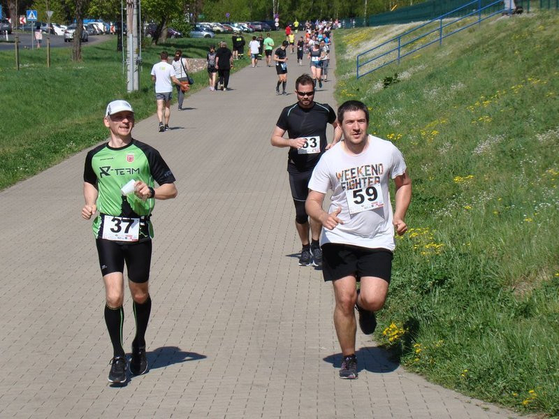 Biegli, szli z kijkami, jechali na rolkach (zdjęcia)