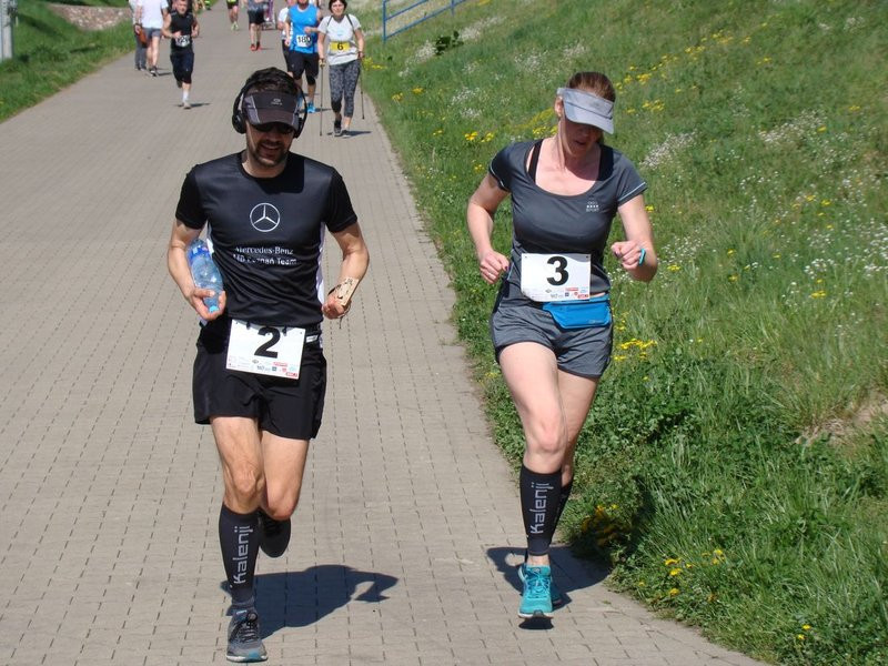 Biegli, szli z kijkami, jechali na rolkach (zdjęcia)