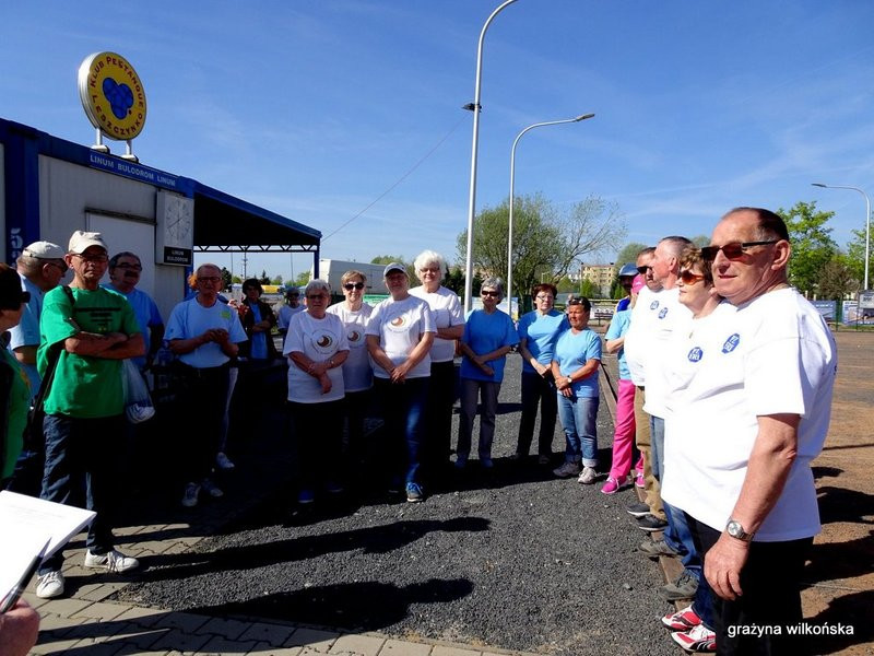 Seniorzy na bulodromie (zdjęcia)