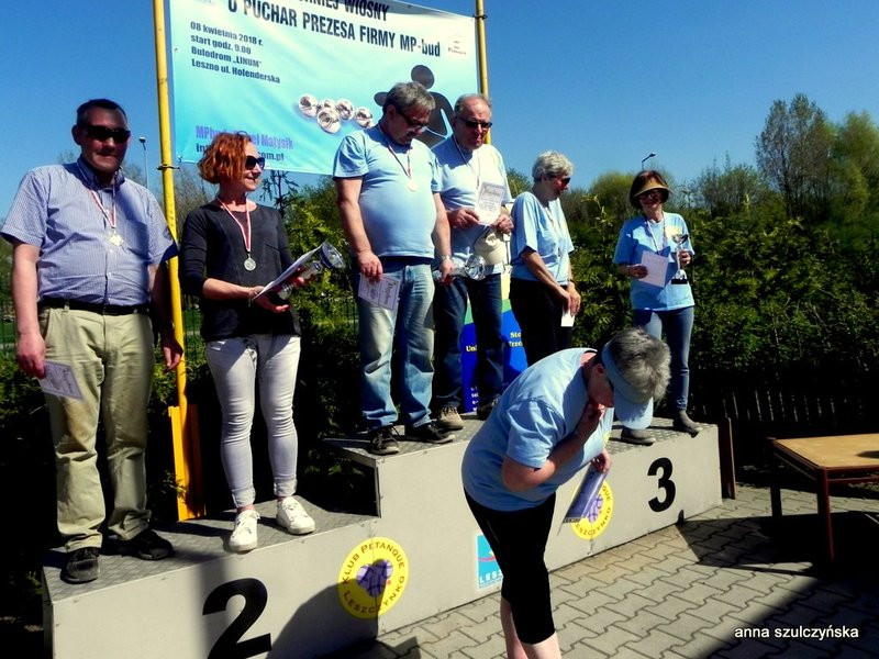 Seniorzy na bulodromie (zdjęcia)