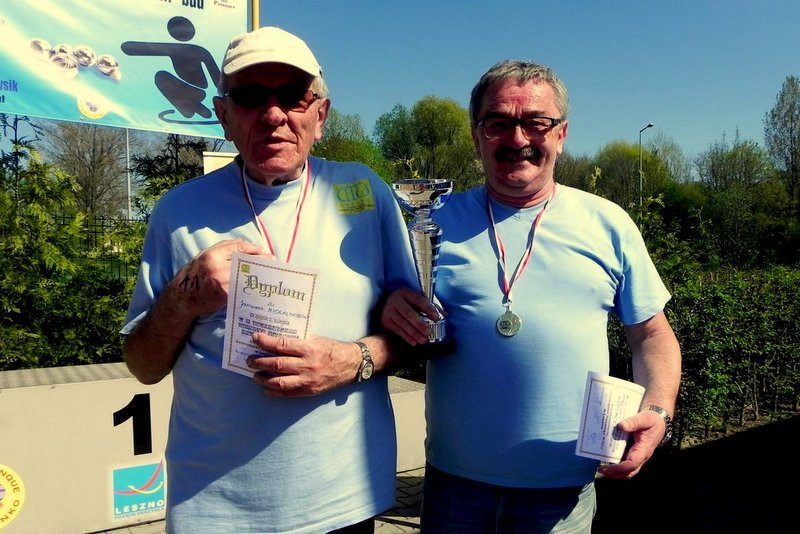 Seniorzy na bulodromie (zdjęcia)