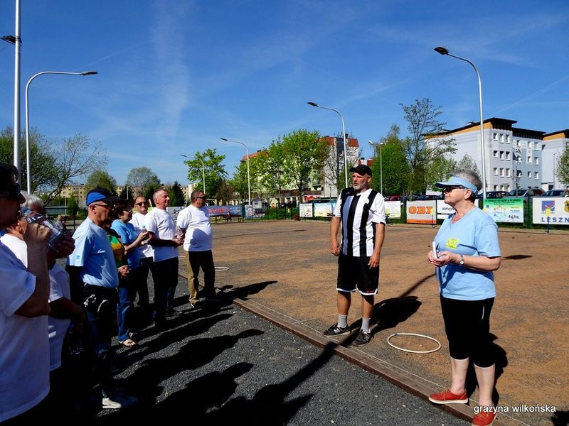 Seniorzy na bulodromie (zdjęcia)