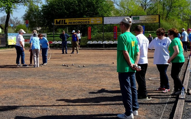 Seniorzy na bulodromie (zdjęcia)