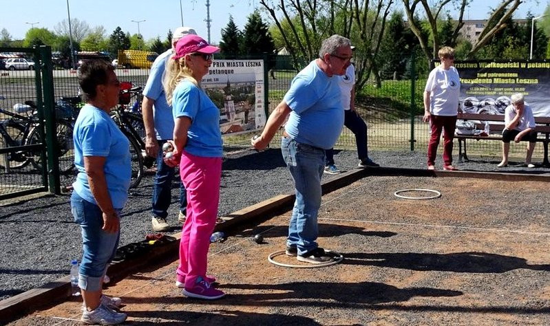 Seniorzy na bulodromie (zdjęcia)
