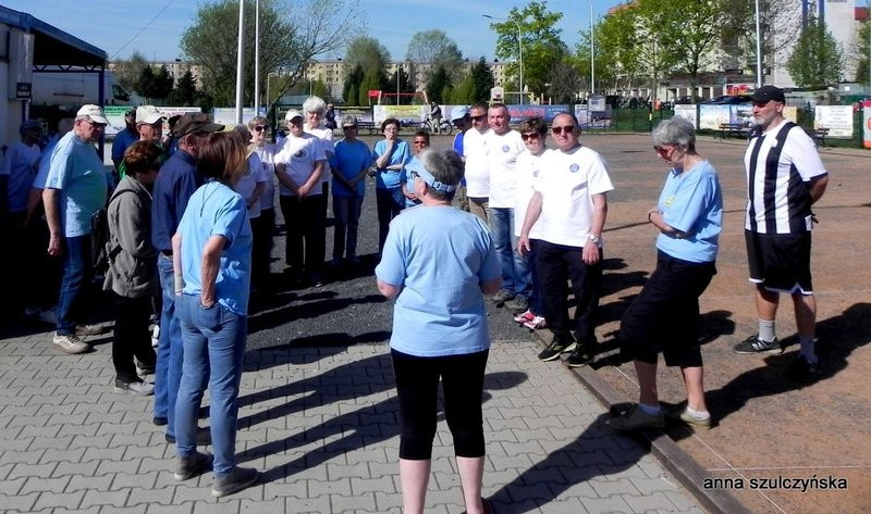 Seniorzy na bulodromie (zdjęcia)