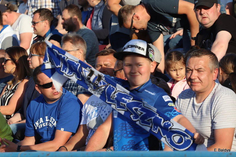 Kibice na meczu Leszno-Częstochowa