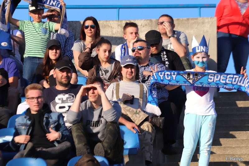 Kibice na meczu Leszno-Częstochowa
