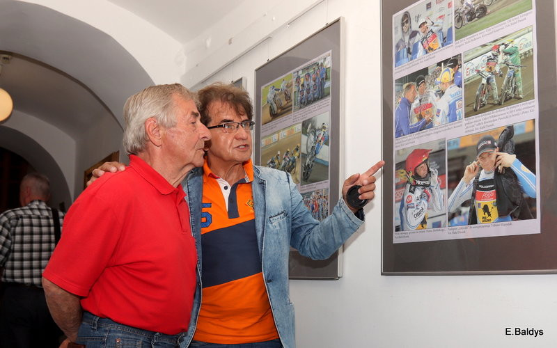 W bibliotece o żużlu (zdjęcia)