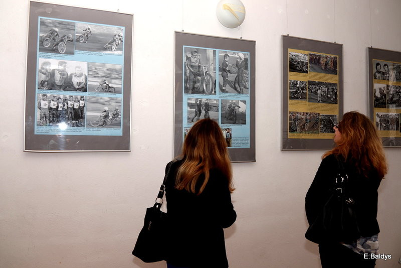 W bibliotece o żużlu (zdjęcia)