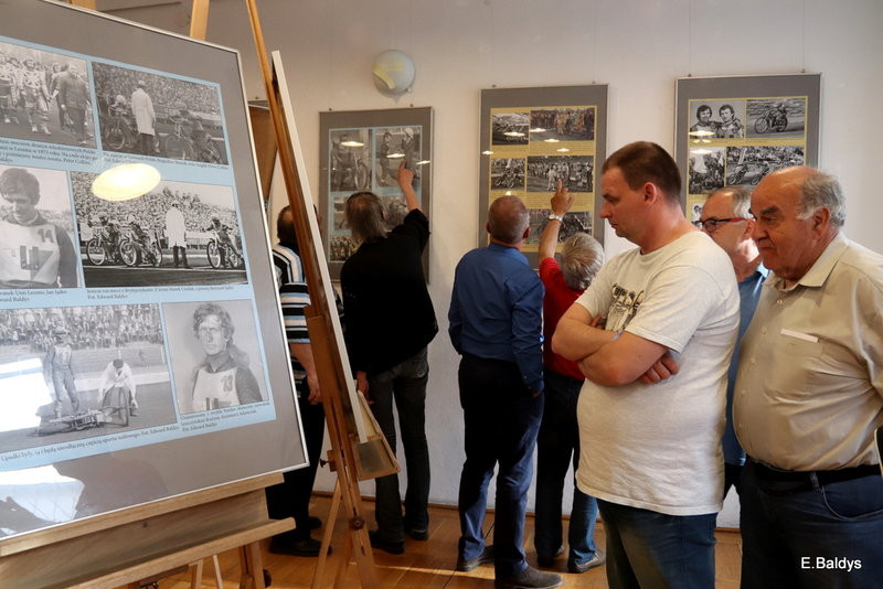 W bibliotece o żużlu (zdjęcia)