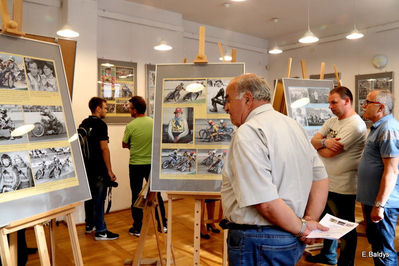 W bibliotece o żużlu (zdjęcia)