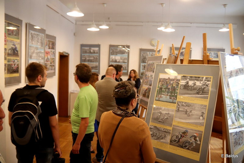 W bibliotece o żużlu (zdjęcia)