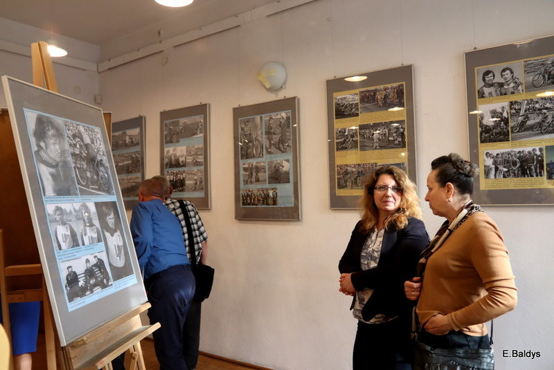 W bibliotece o żużlu (zdjęcia)