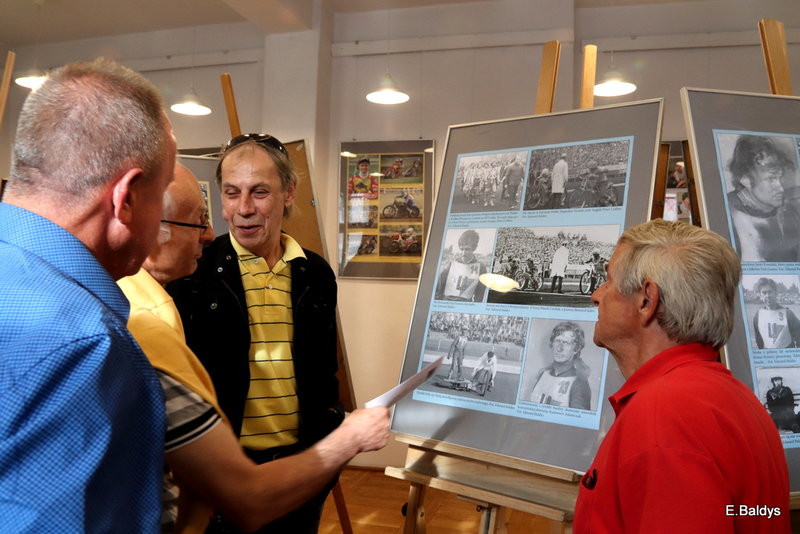 W bibliotece o żużlu (zdjęcia)