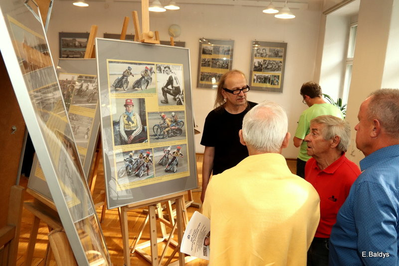W bibliotece o żużlu (zdjęcia)