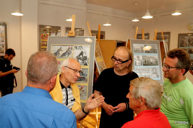 W bibliotece o żużlu (zdjęcia)