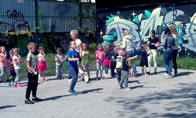 Studenci przedszkolakom (zdjęcia)