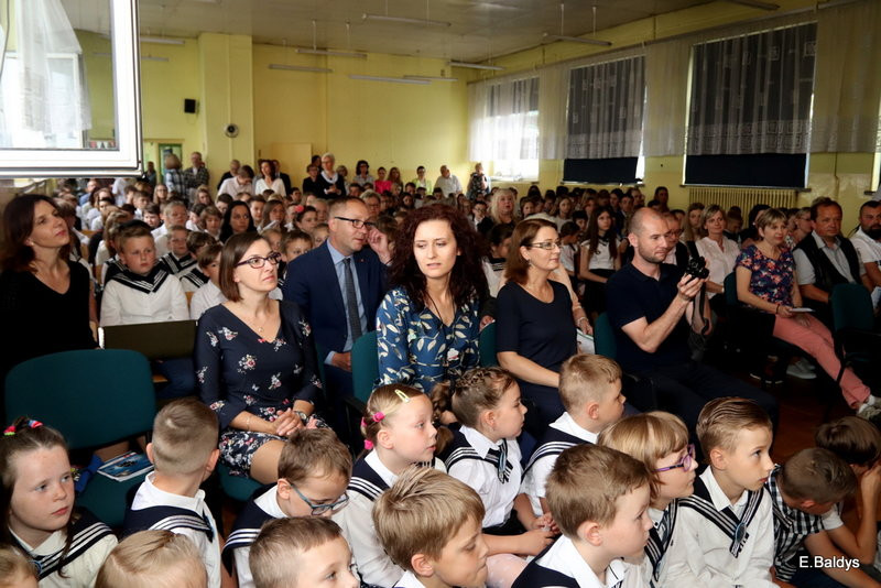 SP 2 w Lesznie obchodziła swoje święto (zdjęcia)