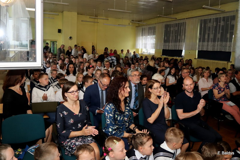 SP 2 w Lesznie obchodziła swoje święto (zdjęcia)