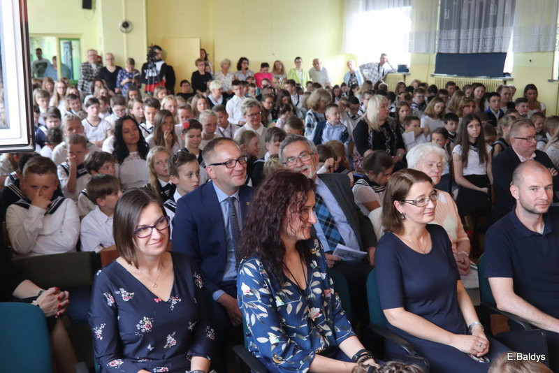 SP 2 w Lesznie obchodziła swoje święto (zdjęcia)