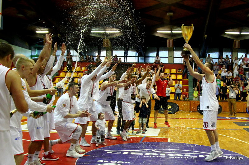 Historyczny brąz Polonii! (zdjęcia)