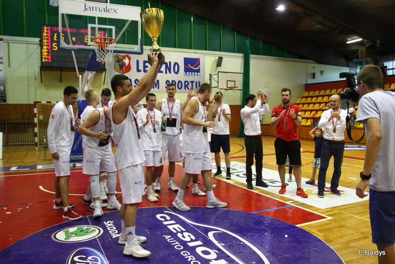 Historyczny brąz Polonii! (zdjęcia)