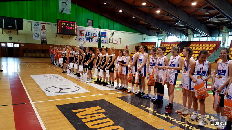 Srebro dla koszykarek z SP 12 (kilka zdjęć)