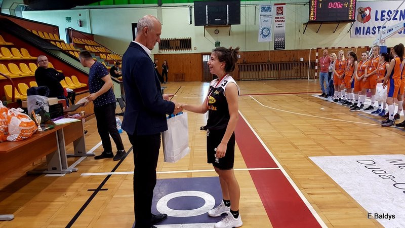 Srebro dla koszykarek z SP 12 (kilka zdjęć)