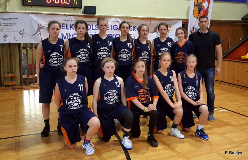 Srebro dla koszykarek z SP 12 (kilka zdjęć)