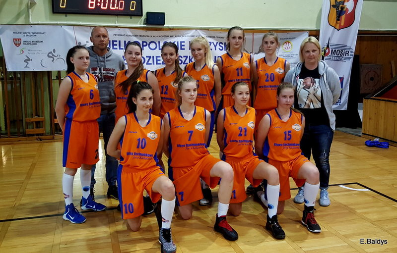 Srebro dla koszykarek z SP 12 (kilka zdjęć)