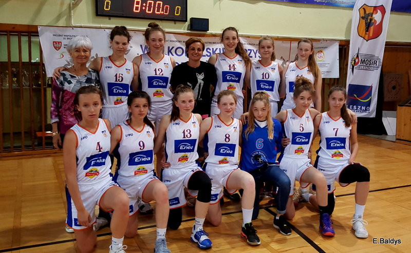 Srebro dla koszykarek z SP 12 (kilka zdjęć)