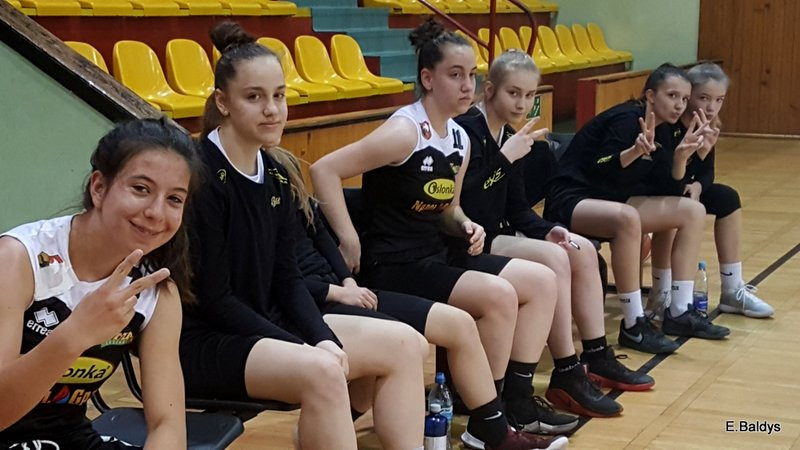 Srebro dla koszykarek z SP 12 (kilka zdjęć)