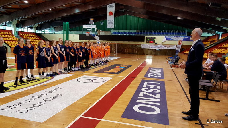 Srebro dla koszykarek z SP 12 (kilka zdjęć)