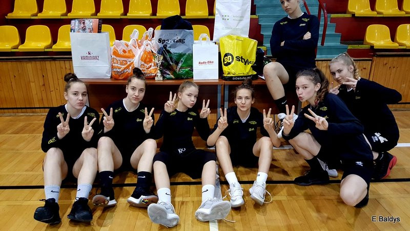 Srebro dla koszykarek z SP 12 (kilka zdjęć)