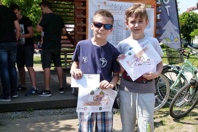 Biegają z mapą na całym świecie (zdjęcia)