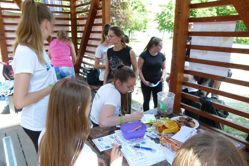 Biegają z mapą na całym świecie (zdjęcia)