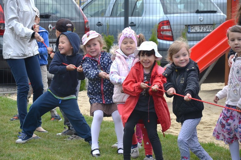 Zabawa w wodne ratowanie (zdjęcia)