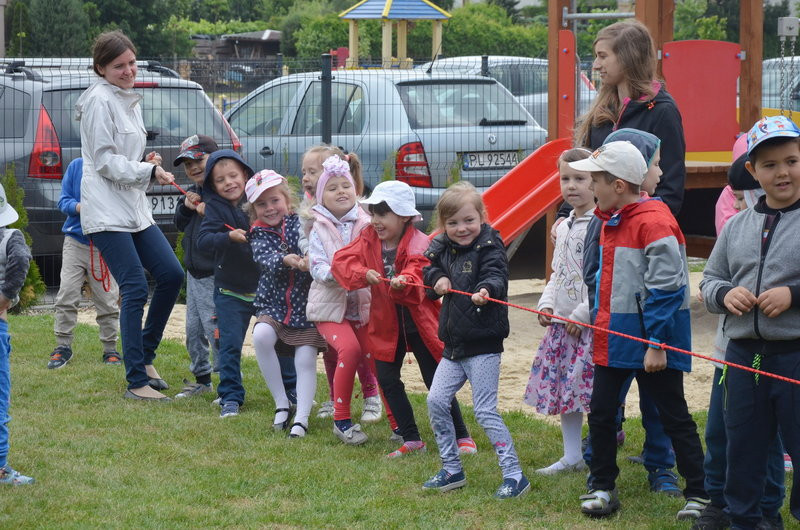 Zabawa w wodne ratowanie (zdjęcia)