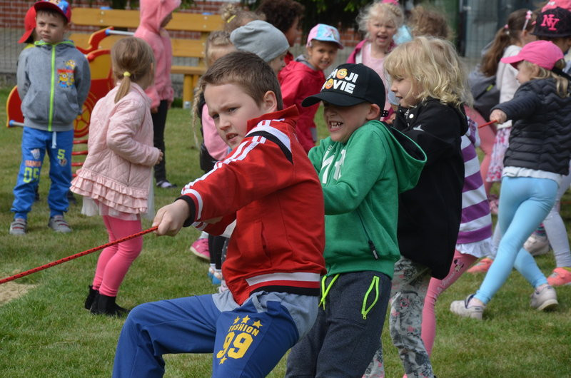 Zabawa w wodne ratowanie (zdjęcia)