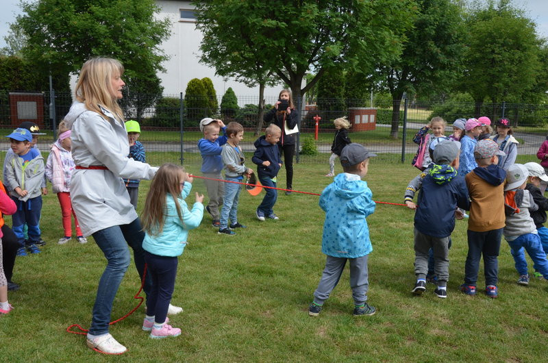 Zabawa w wodne ratowanie (zdjęcia)