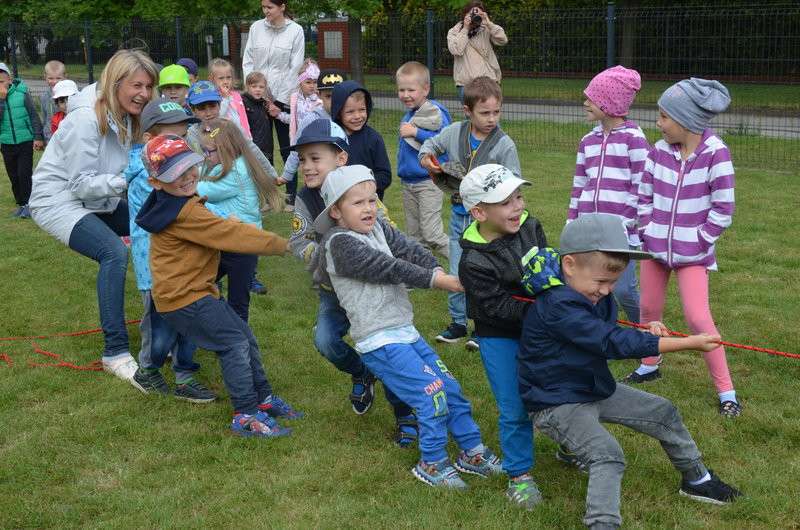 Zabawa w wodne ratowanie (zdjęcia)
