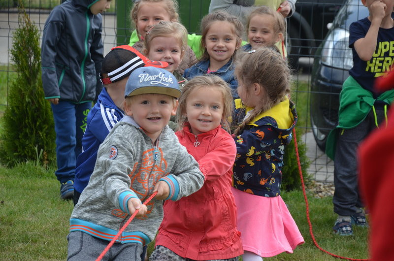 Zabawa w wodne ratowanie (zdjęcia)