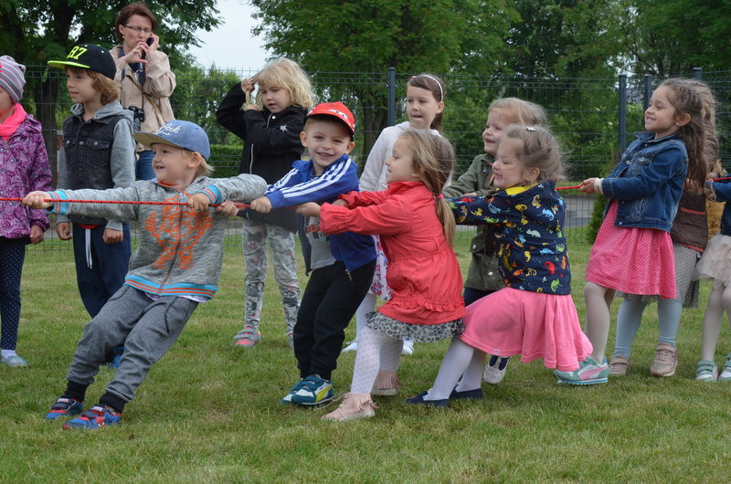 Zabawa w wodne ratowanie (zdjęcia)