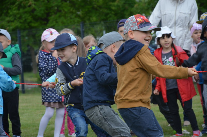 Zabawa w wodne ratowanie (zdjęcia)