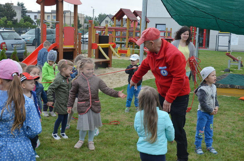 Zabawa w wodne ratowanie (zdjęcia)