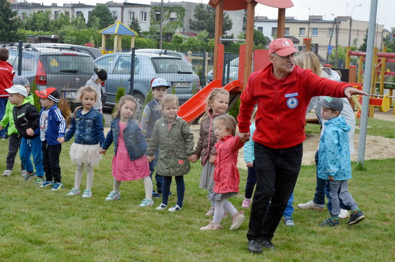 Zabawa w wodne ratowanie (zdjęcia)