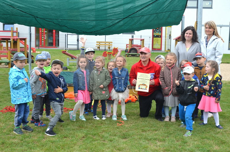 Zabawa w wodne ratowanie (zdjęcia)