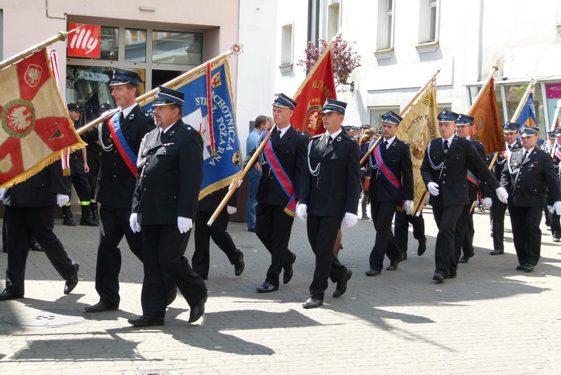 Leszczyńscy strażacy mają sztandar (zdjęcia)