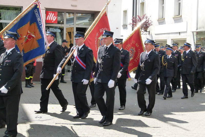 Leszczyńscy strażacy mają sztandar (zdjęcia)