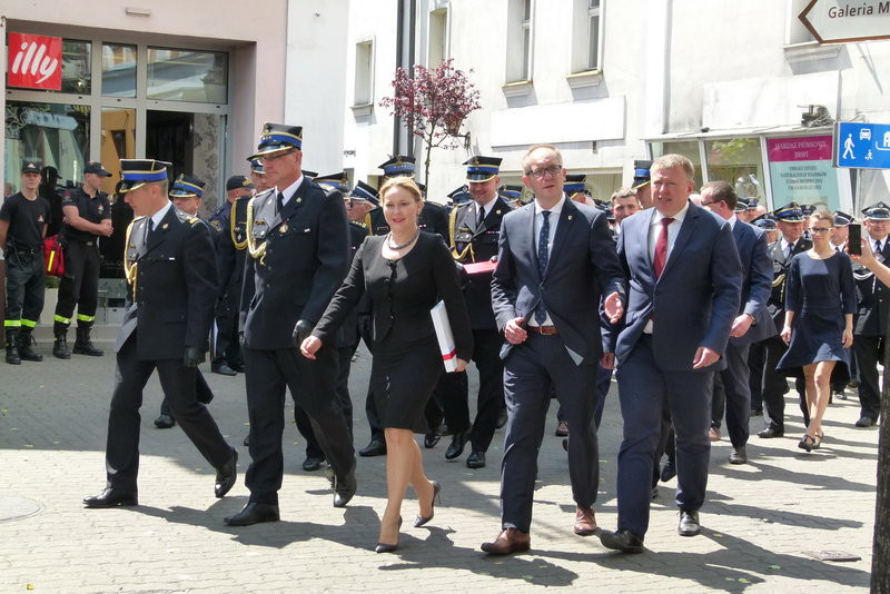 Leszczyńscy strażacy mają sztandar (zdjęcia)